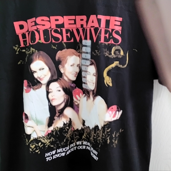 Desperate Housewives Retro Graphic Tee Unisex NWT - Picture 2 of 4